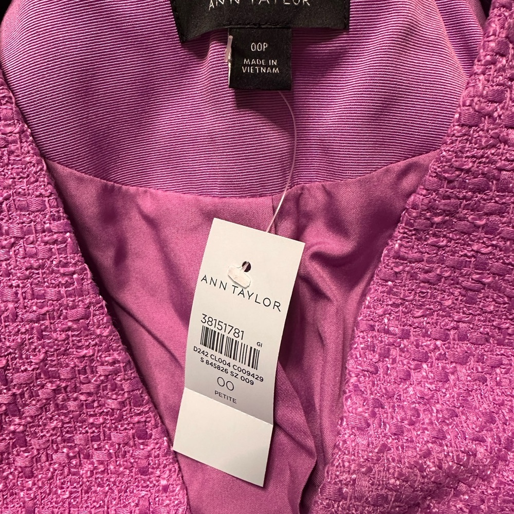 Ann Taylor Pink Textured Petite Tweed Cropped Jacket - Picture 4 of 6